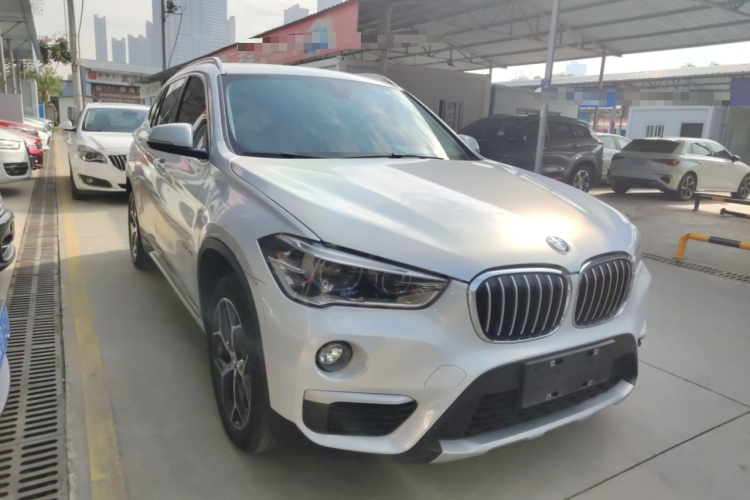 宝马X1 2018款 xDrive20Li 尊享型车身外观3