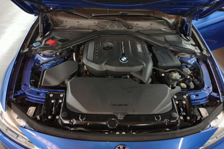 宝马3系 2017款 320i M运动型机舱底盘24