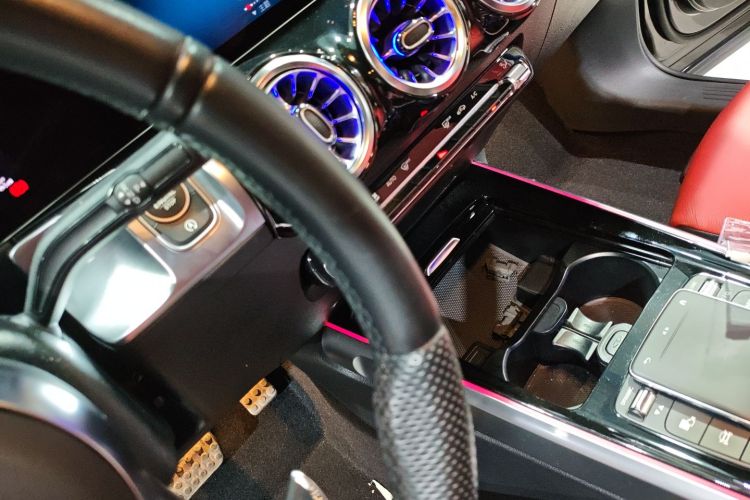 奔驰GLB AMG 2023款 AMG GLB 35 4MATIC中控内饰18