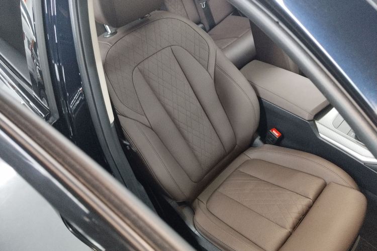 宝马3系 2022款 325i M运动曜夜套装局部细节41