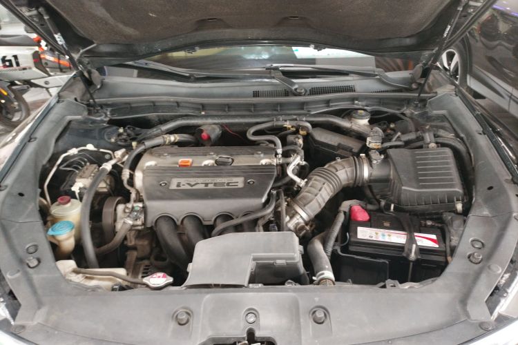 本田 歌诗图 2012款 2.4L 豪华版机舱底盘24