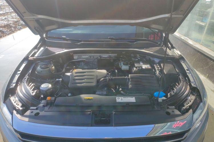 大众 朗逸 2021款 1.5L 自动风尚版机舱底盘24