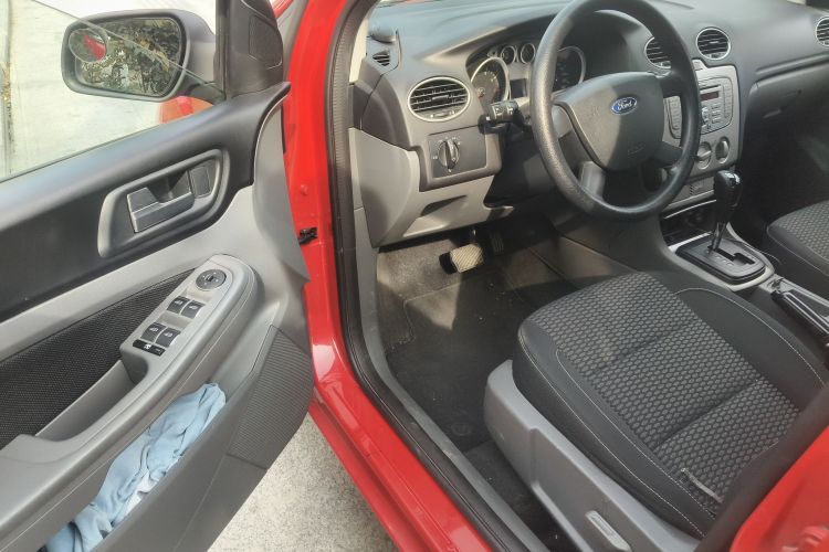 福特 福克斯 2013款 两厢经典 1.8L 自动基本型中控内饰20