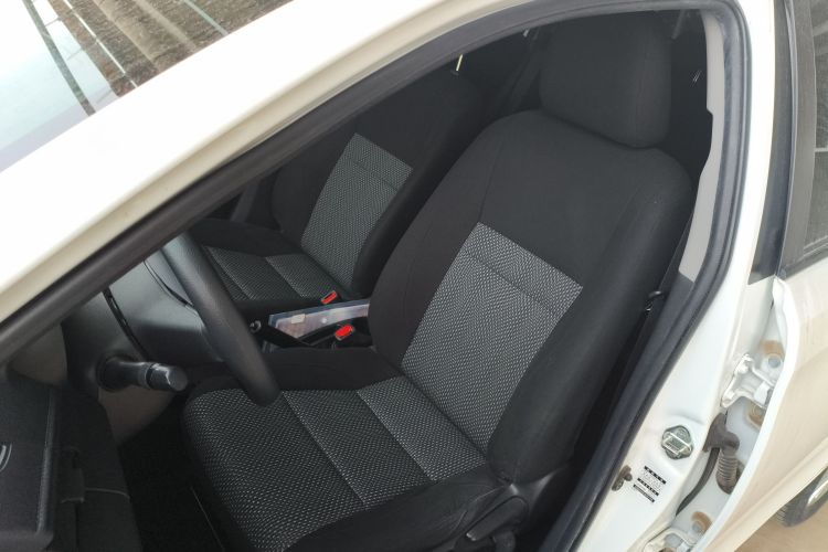 丰田 威驰FS 2017款 1.5L CVT锋驰版中控内饰19