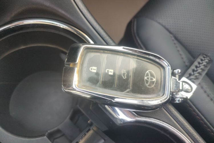 丰田 汉兰达 2021款 2.0T 四驱尊贵版 7座中控内饰11