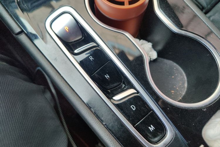 别克 君威 2020款 GS 28T 精英型中控内饰18