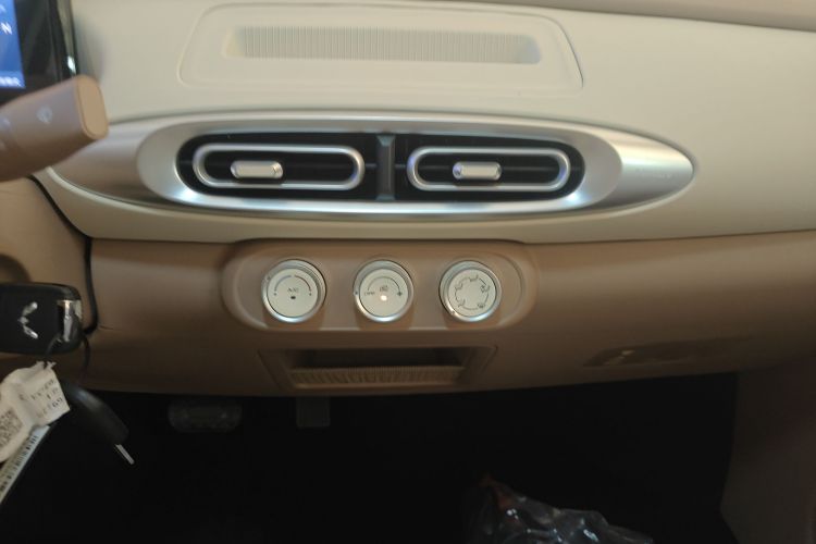 五菱汽车 宏光MINIEV 2025款 四门版 进阶款中控内饰16