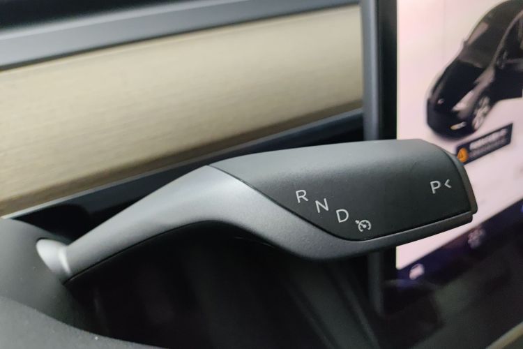 特斯拉 Model Y 2022款 后轮驱动版中控内饰18