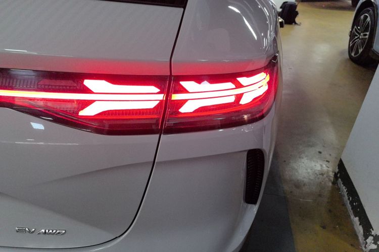 腾势N7 2023款 长续航性能版车身外观9