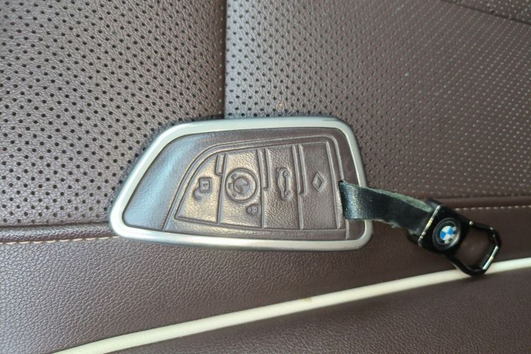 宝马5系新能源 2022款 改款 535Le M运动套装中控内饰7001