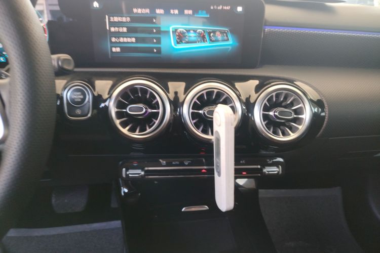 奔驰A级(进口) 2021款 A 200 时尚型局部细节16