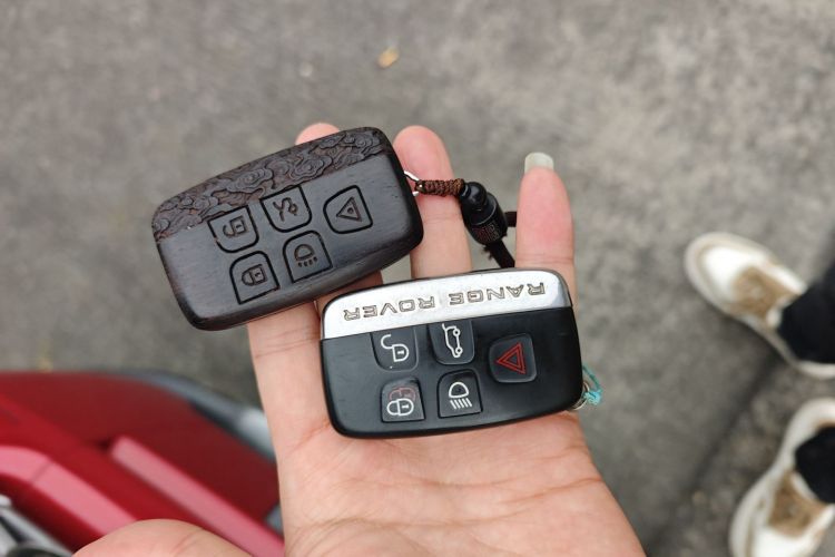 路虎 揽胜极光 2015款 2.0T 五门智耀版中控内饰11