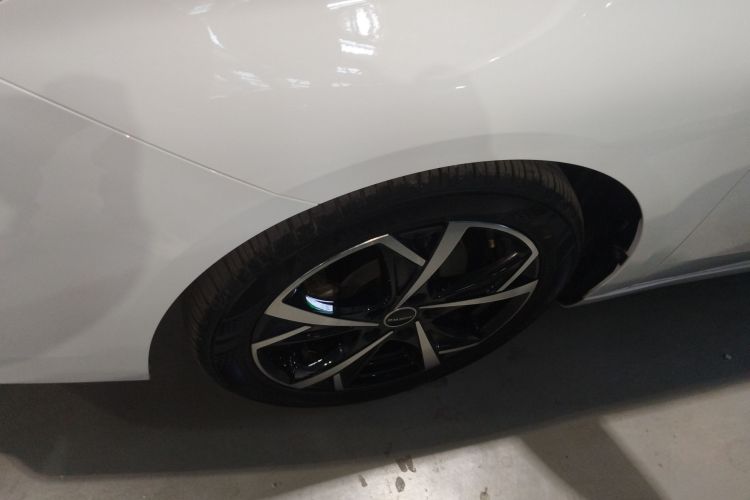 荣威i5 2023款 1.5L CVT尊荣版车身外观6002