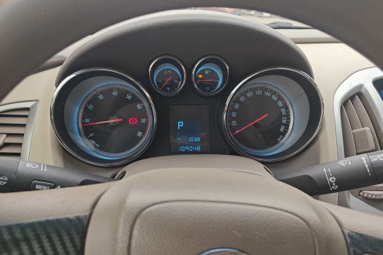 别克 英朗 2013款 GT 1.6L 自动时尚版中控内饰15