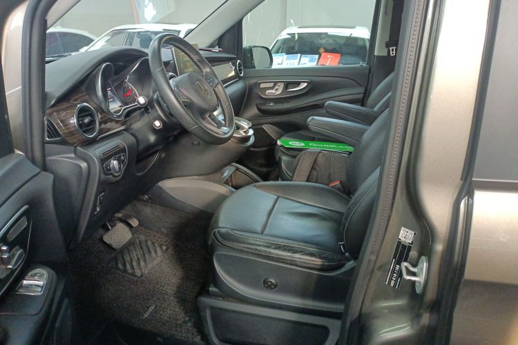 奔驰V级 2017款 V 260 领航版局部细节19