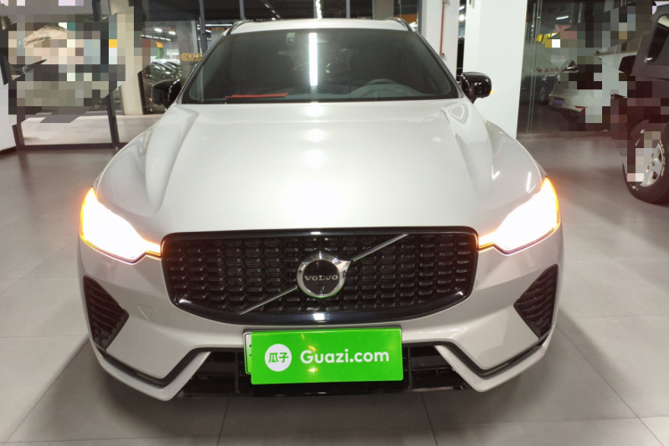 沃尔沃XC60新能源 2025款 插电式混动 长续航四驱智远运动版车身外观2