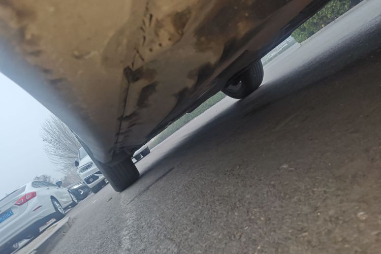 奔驰GLC 2023款 改款 GLC 260 L 4MATIC 动感型 5座局部细节9001