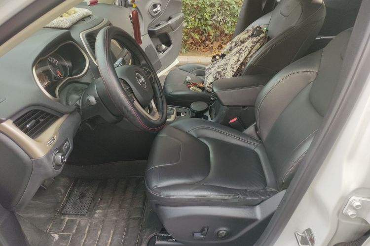 Jeep 自由光 2017款 2.0L 优越版局部细节19