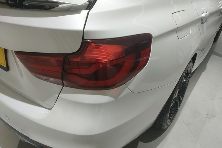 宝马3系GT 2020款 320i M运动曜夜版车身外观9