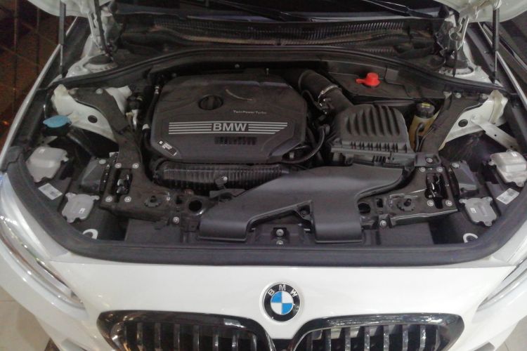 宝马1系 2021款 改款 125i M运动曜夜版机舱底盘24