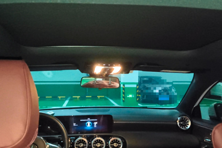 奔驰A级 2022款 改款三 A 200 L 运动轿车时尚型局部细节22