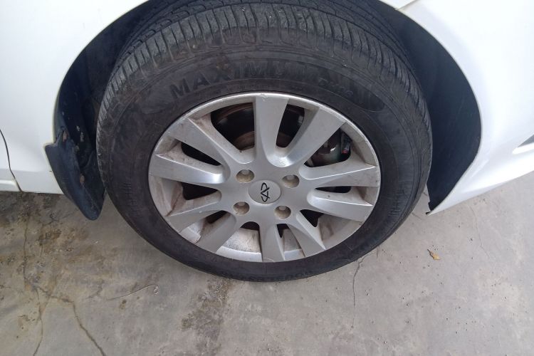 奇瑞 风云2 2013款 两厢 1.5L AMT锐意版车身外观10