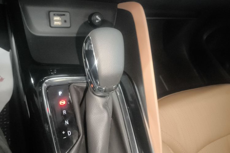 别克GL6 2021款 323T 轻混动互联豪华型中控内饰18