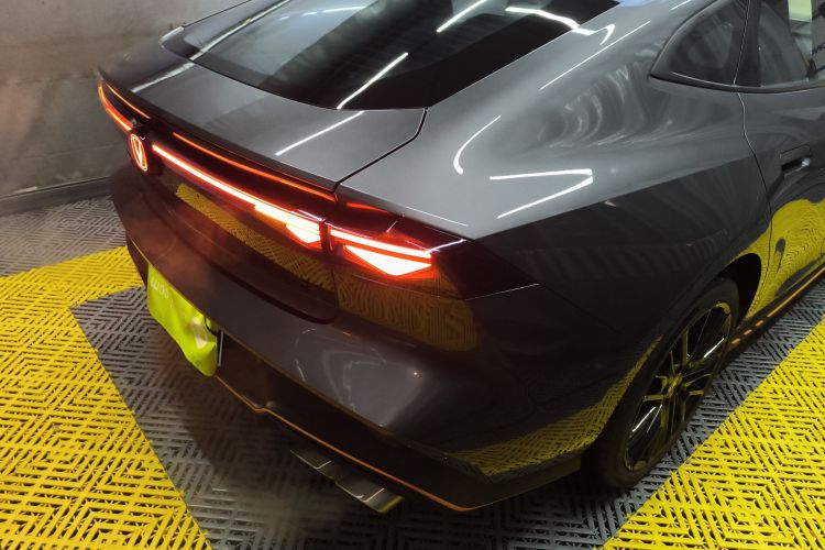 长安UNI-V 2025款 第三代 2.0T 劲擎型车身外观9