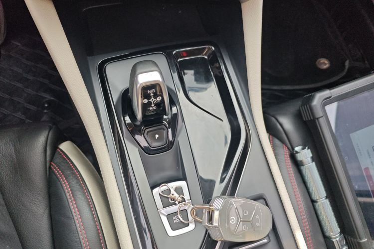 领克02 2019款 高能版 2.0T 自动两驱耀版 国VI中控内饰18