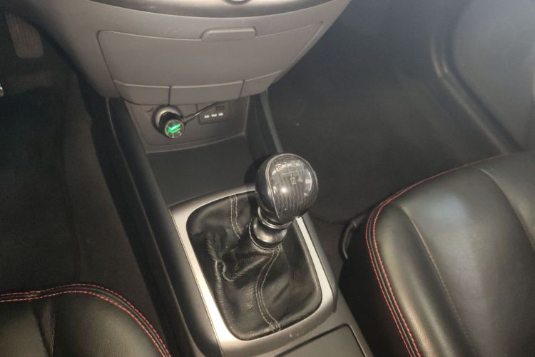 现代 悦动 2015款 1.6L 手动舒适型局部细节18