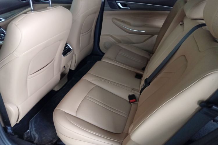 蓝电E5 2024款 荣耀版 100KM尊享型 7座中控内饰7004