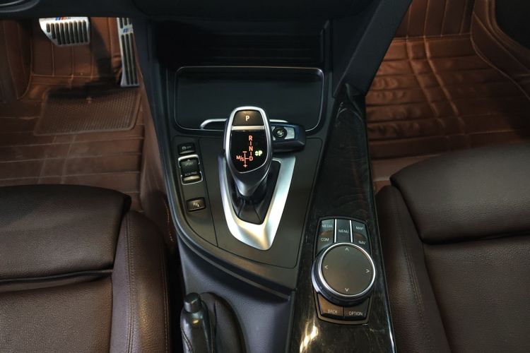 宝马3系 2018款 320Li M运动曜夜版中控内饰18