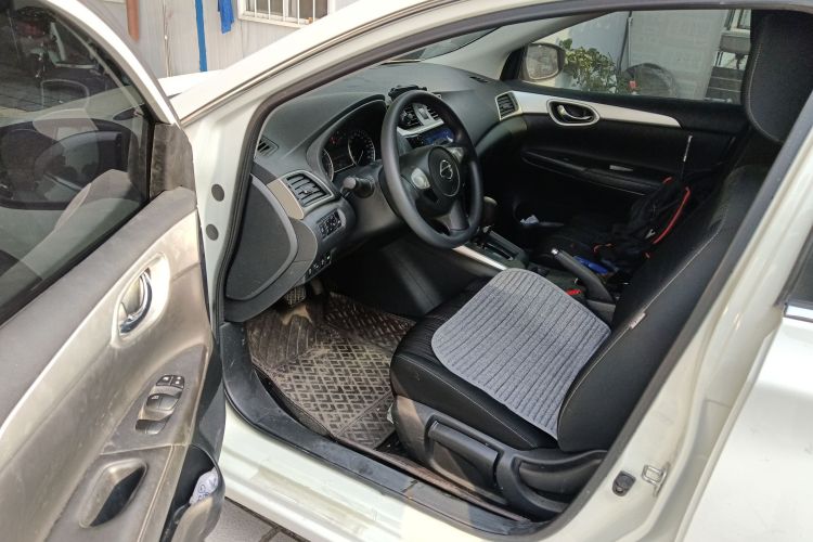 日产 轩逸 2024款 经典 1.6XE CVT舒适版中控内饰20