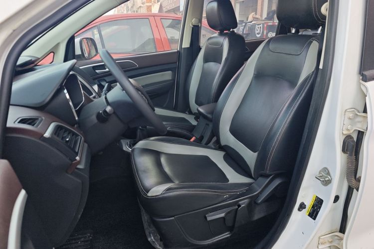 北汽幻速H3 2017款 1.5L 手动舒适天窗版局部细节19