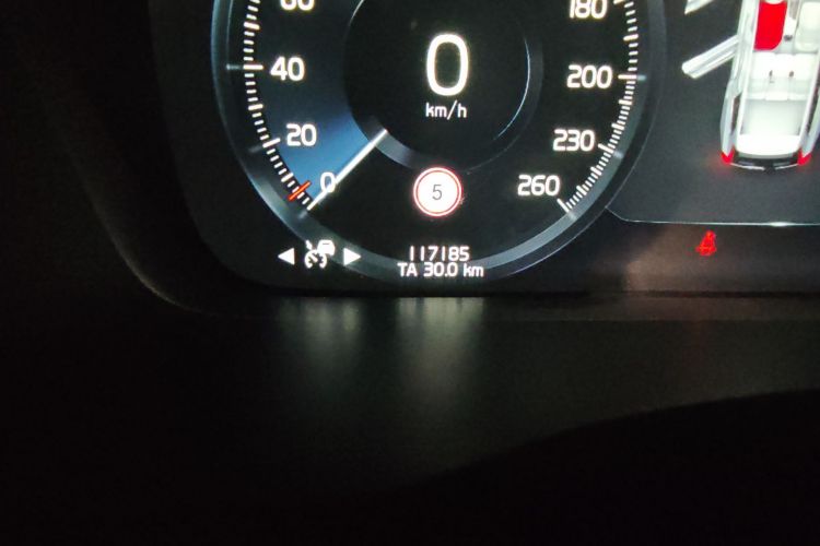 沃尔沃XC90 2018款 T6 智逸版 5座中控内饰15