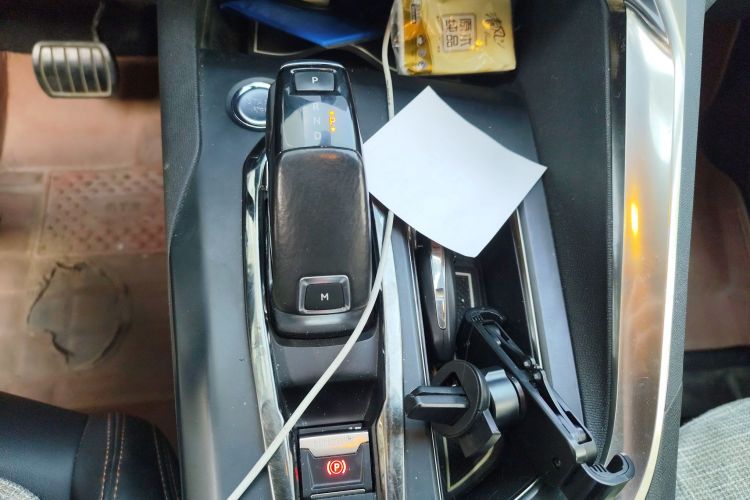 标致4008 2019款 380THP 尝先版中控内饰18