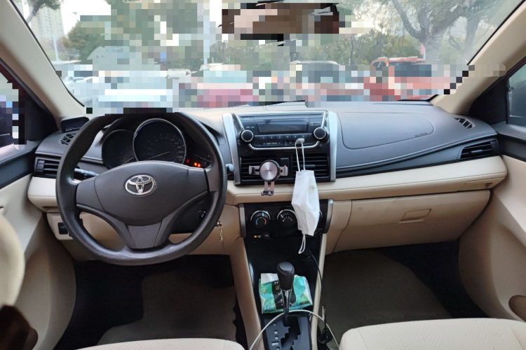 丰田 威驰 2014款 1.5L 自动智臻版中控内饰7002