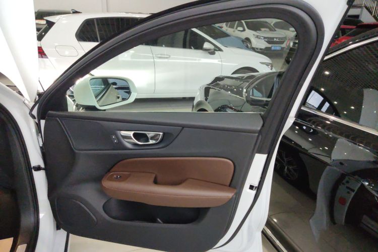 沃尔沃S60 2025款 B4 智逸豪华版中控内饰42