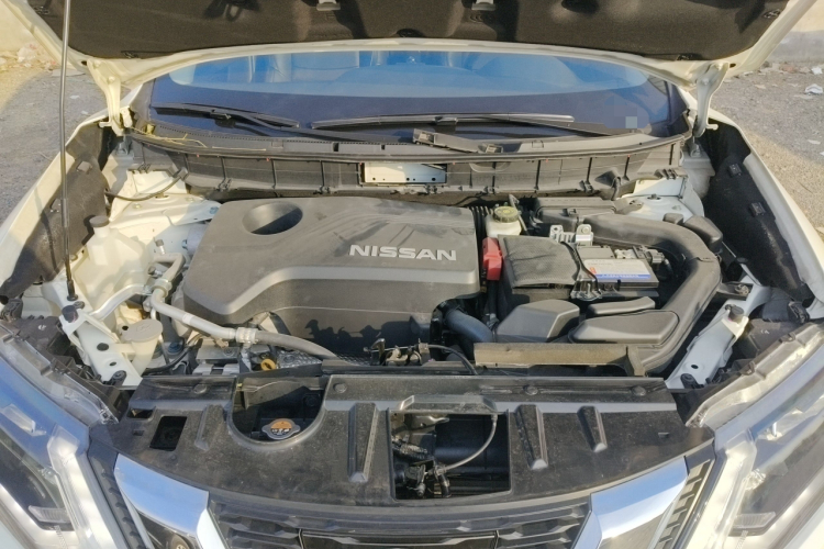 日产 奇骏 2019款 2.5L CVT智联豪华版 4WD机舱底盘24