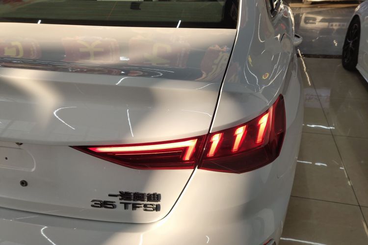 奥迪A3 2023款 改款 A3L Limousine 35 TFSI 时尚运动型车身外观9