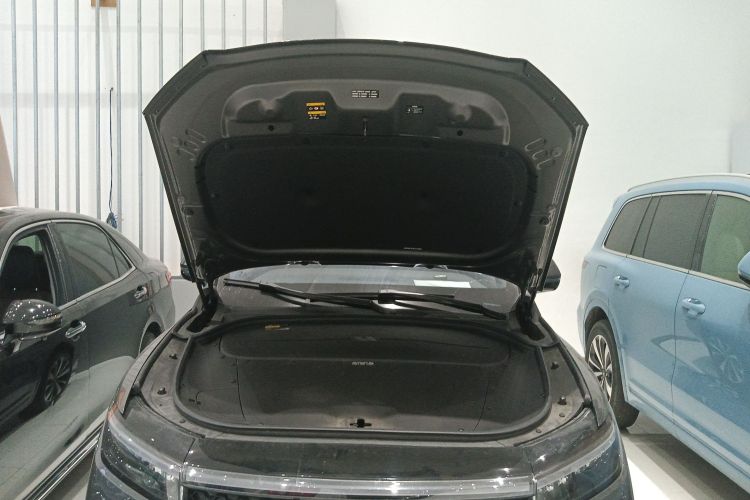 理想汽车 理想ONE 2020款 增程6座版机舱底盘24