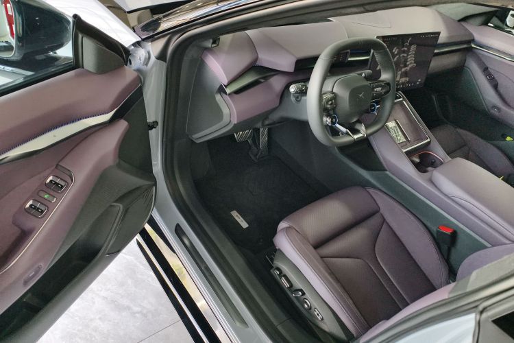 小鹏P7 2025款 702 长续航 Ultra中控内饰20