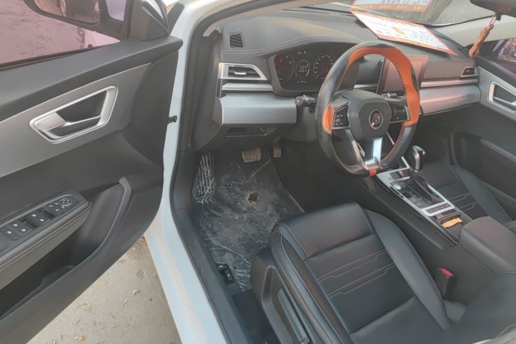 比亚迪 秦 2019款 1.5L 自动豪华型中控内饰20