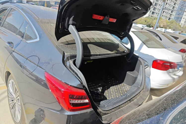 红旗H5 2022款 经典款 1.8T 自动智联旗畅版局部细节23