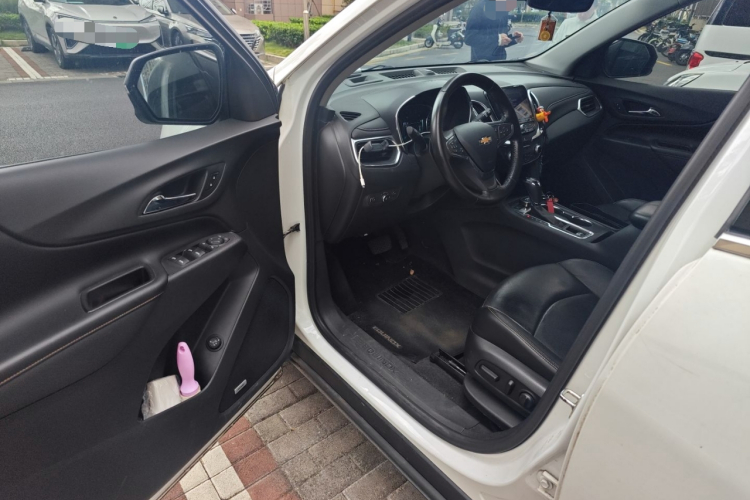 雪佛兰 探界者 2018款 550T 自动四驱捍界版中控内饰7003