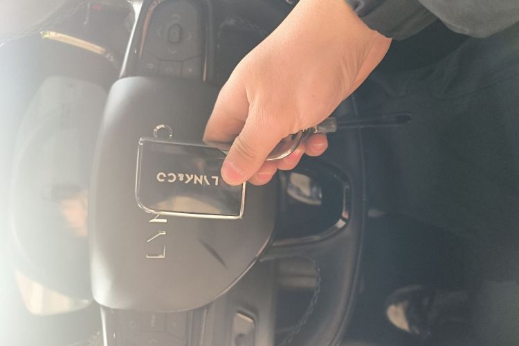 领克01 EM-P 2023款 1.5TD EM-P AM中控内饰7001