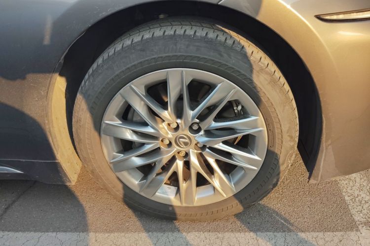 雷克萨斯LS 2020款 500h 豪华版 国VI车身外观10