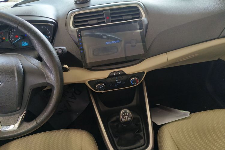 福特 福睿斯 2017款 改款 1.5L 手动舒适型中控内饰16