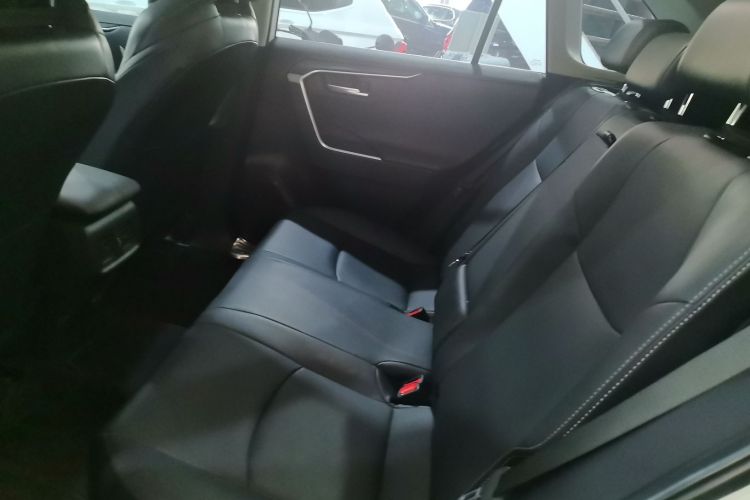 丰田 威兰达 2023款 2.0L CVT两驱都市版中控内饰21