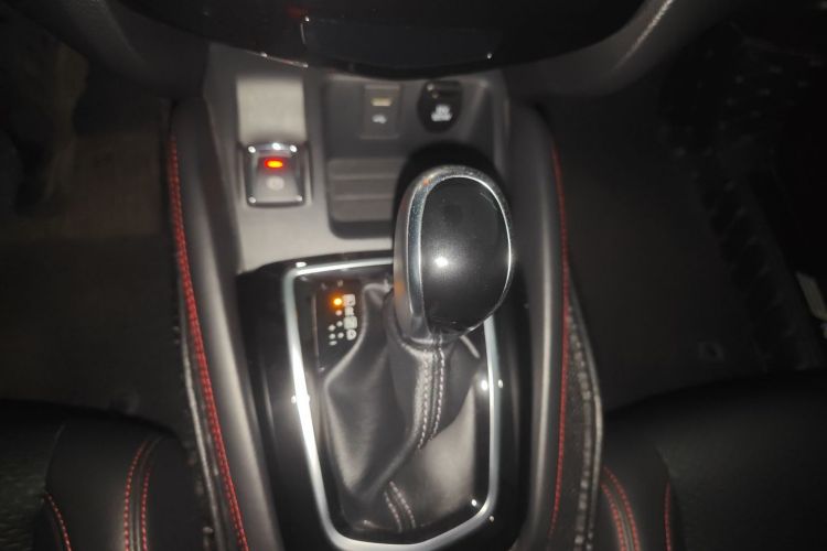 日产 逍客 2019款 2.0L CVT豪华版中控内饰18